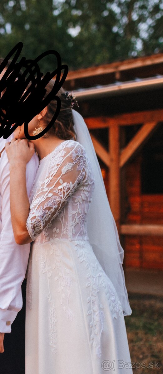 Svadobné šaty z lúčnej krajky, Dyona