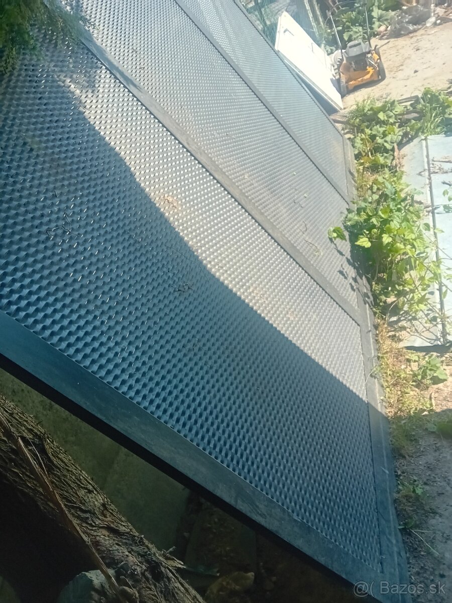 Predam posuvnu branu ručne vyrobenu 2× 2 m2trr novu