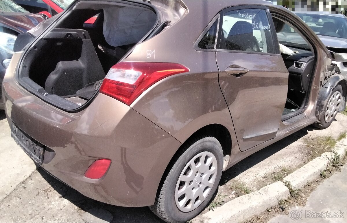 Hyundai i30 1.6 CRDI 2012 predám MOTOR D4FB, DVERE, BLATNÍK,