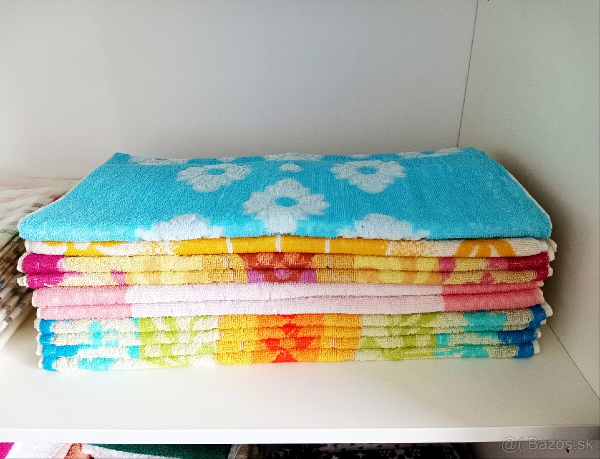 Nepoužité farebné froté uteráky - 4 € / kus