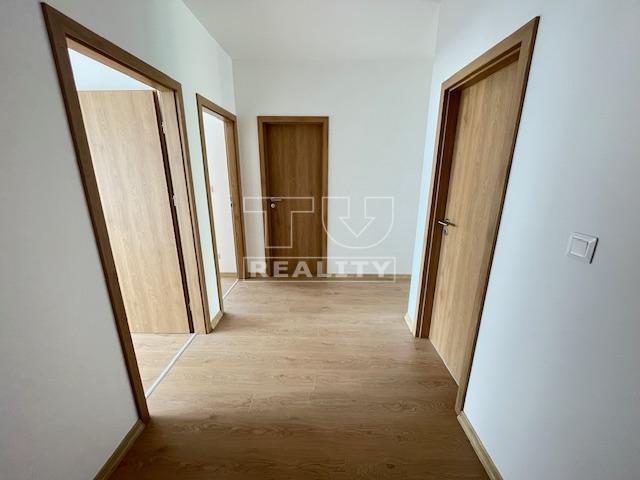 --REZERVOVANÝ-- 3 IZBOVÝ BYT , ZELENÉ VLČINCE, 84m2
