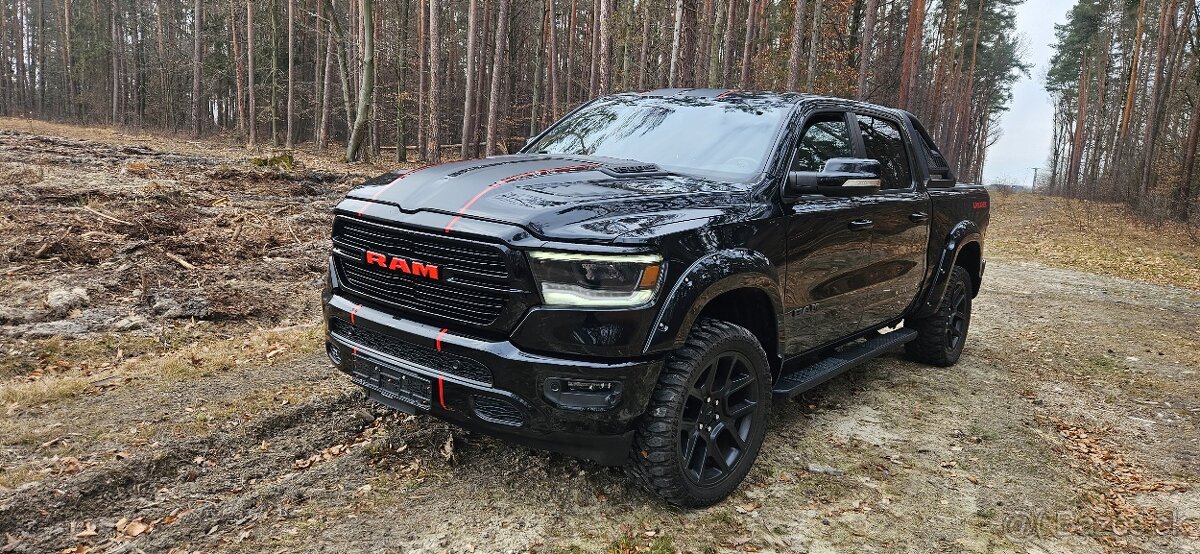 DODGE RAM 1500 LARAMIE 5.7 V8 HEMI MONSTER FULL LED