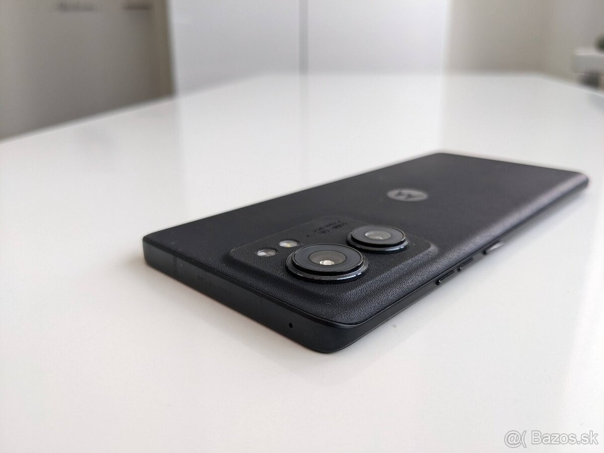 Motorola EDGE 40 --- 8 GB/256 GB