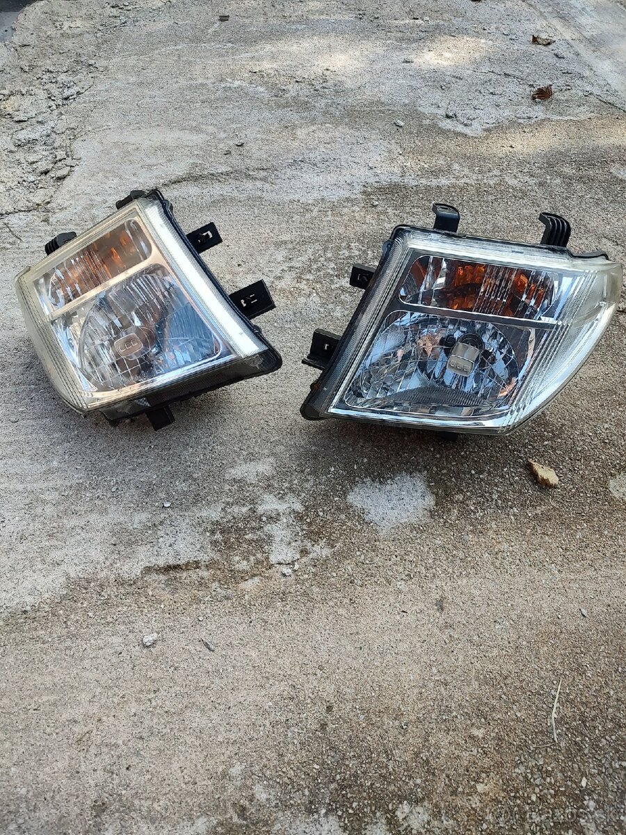 Svetlo ľavé Nissan Pathfinder