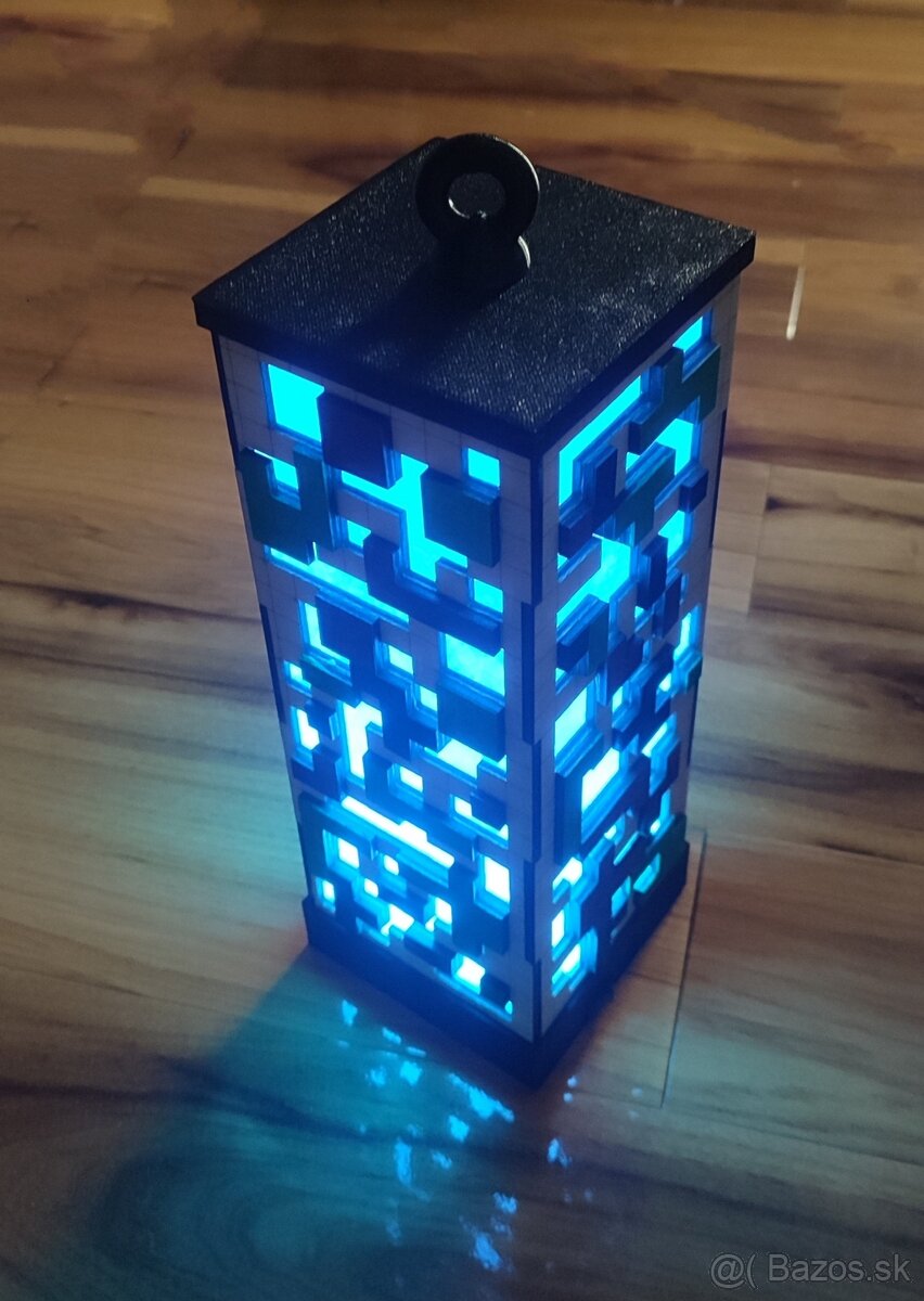 Dekoratívna nabijateľná LED lampa s motívom Minecraft/teris