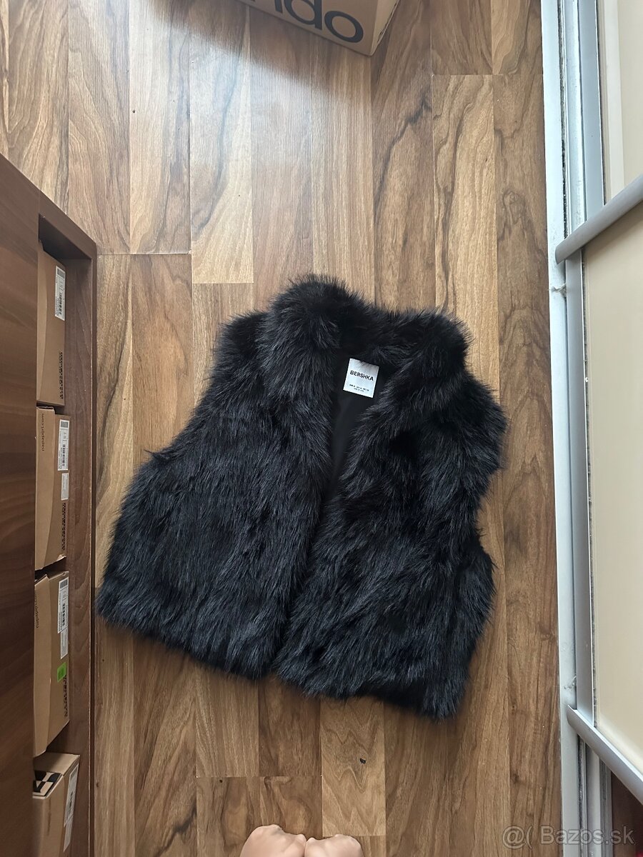 Bershka vesta
