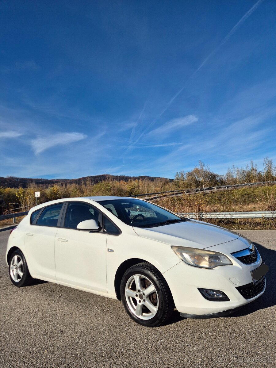 OPEL ASTRA 1.3CDTI 70KW ECOFLEX M5 2011 NOVÉ KÚPENÉ NA SK