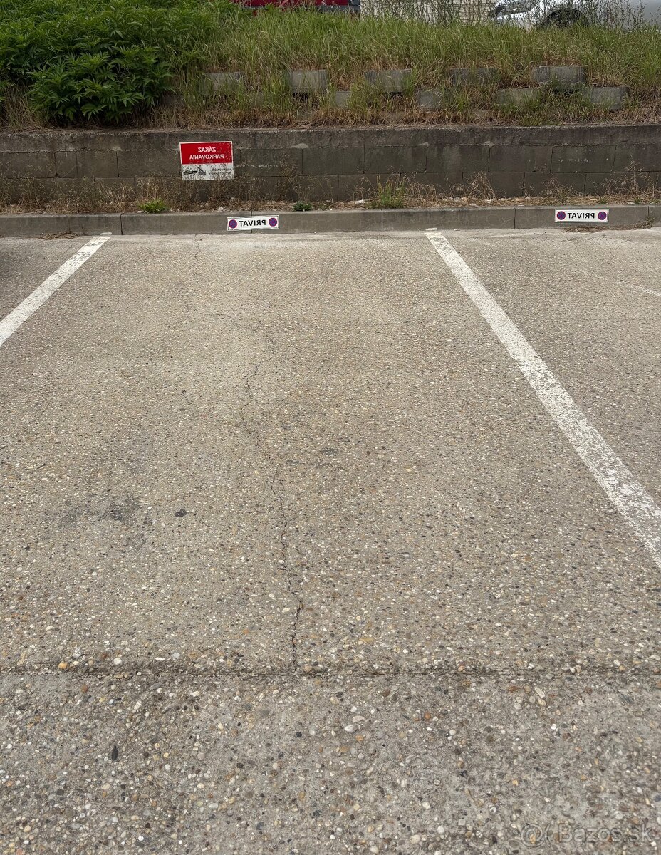 vonkajšie parkovacie státie Dona Sandtnera