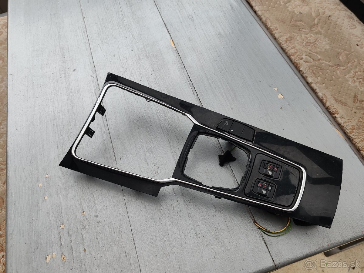 Stredový panel ovládania vyhrievanie sedaciek