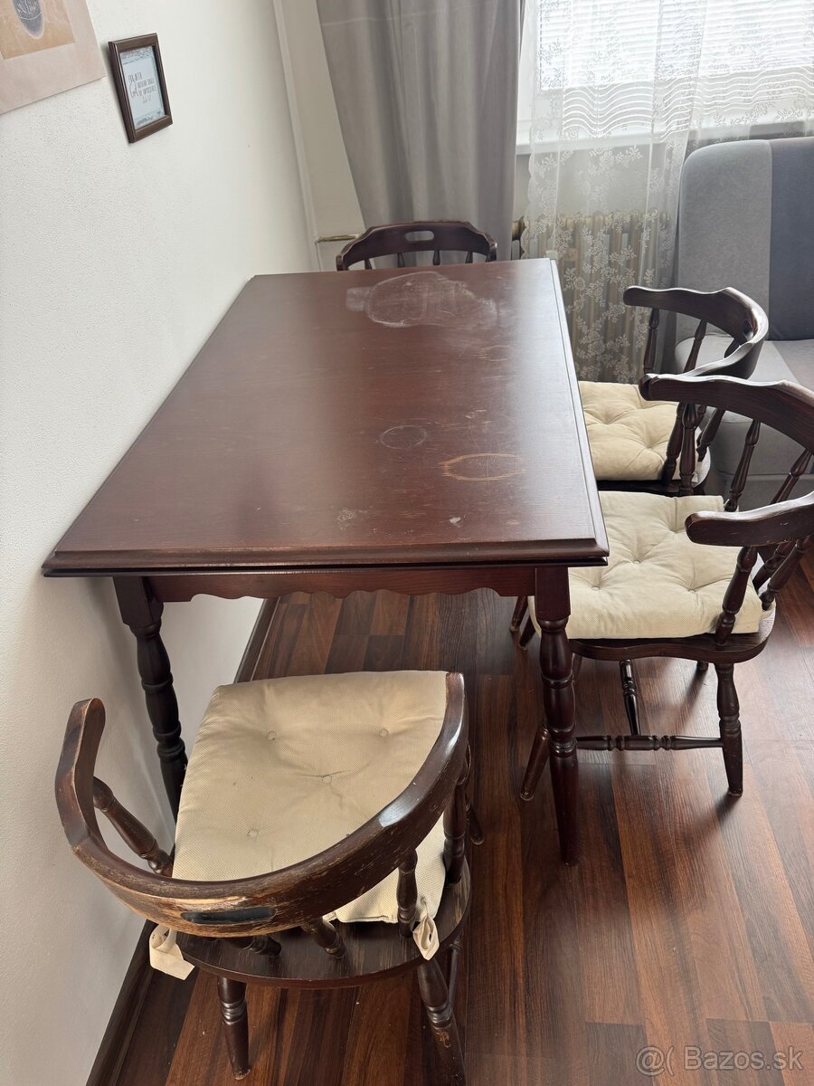 Drevenný stôl + stoličky