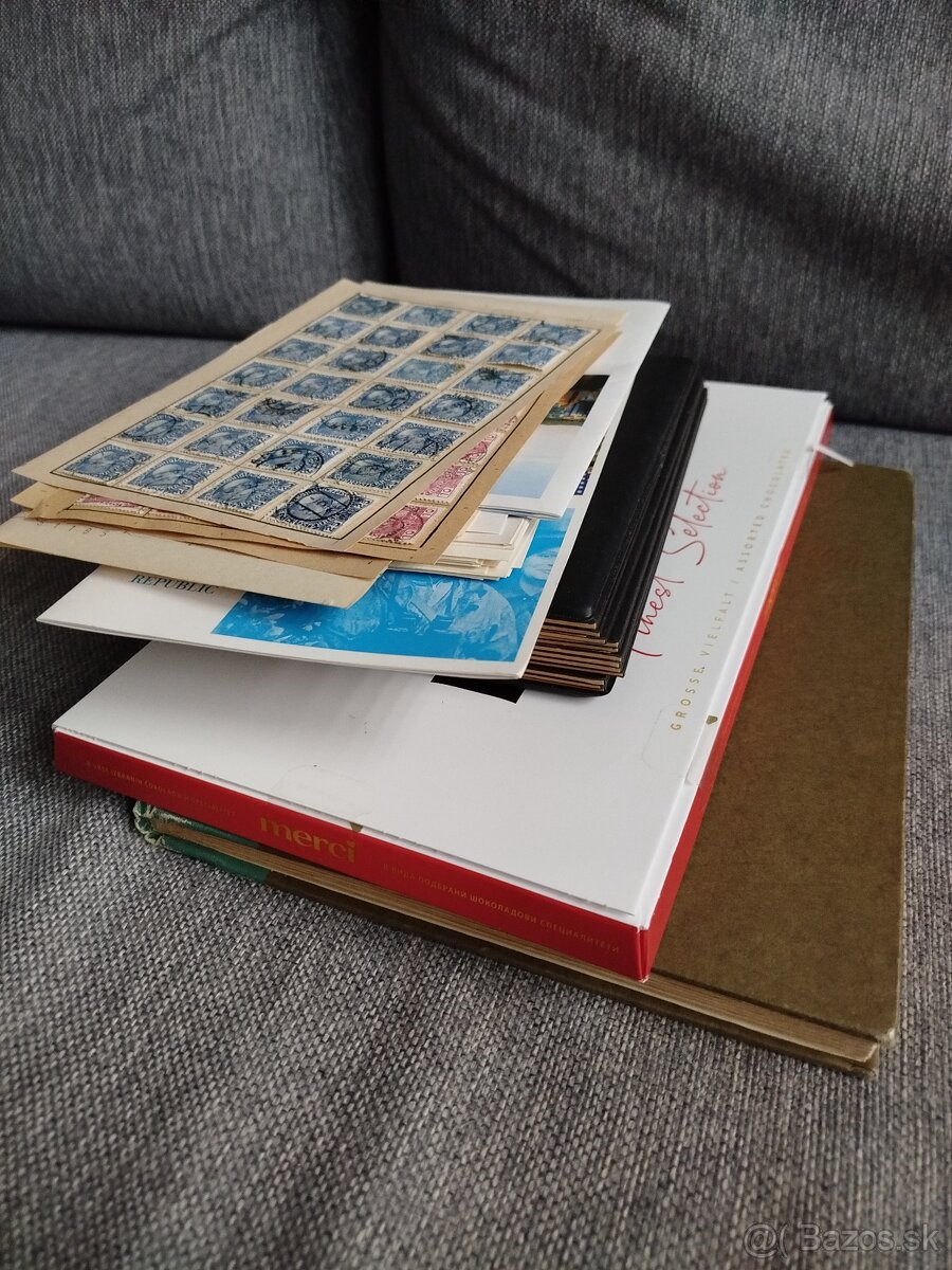 zostava filatelistického materiálu