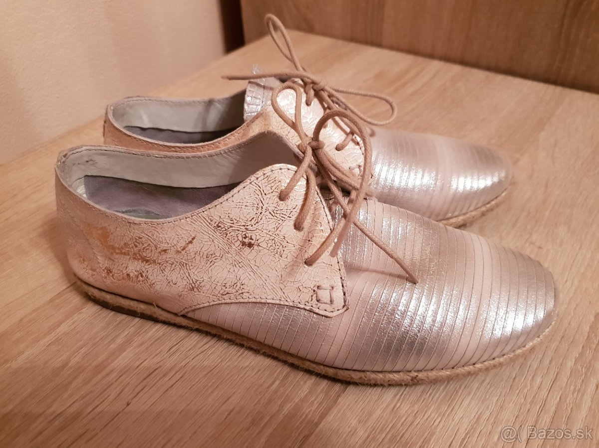 Kožené topánky Baťa