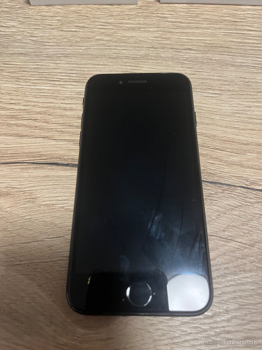 Predam iPhone SE2020 128gb čierny