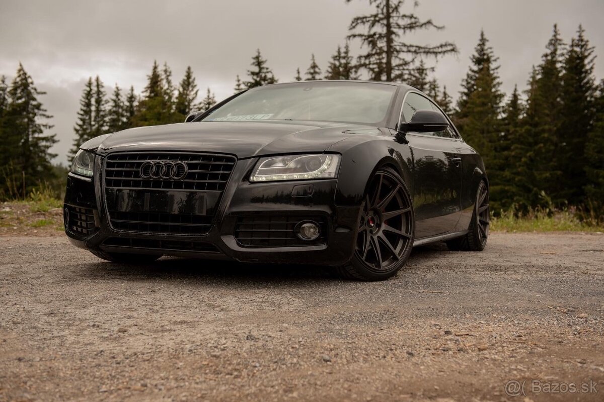 Audi A5 3.2 fsi Quattro Poškodené tesnenie pod hlavou.