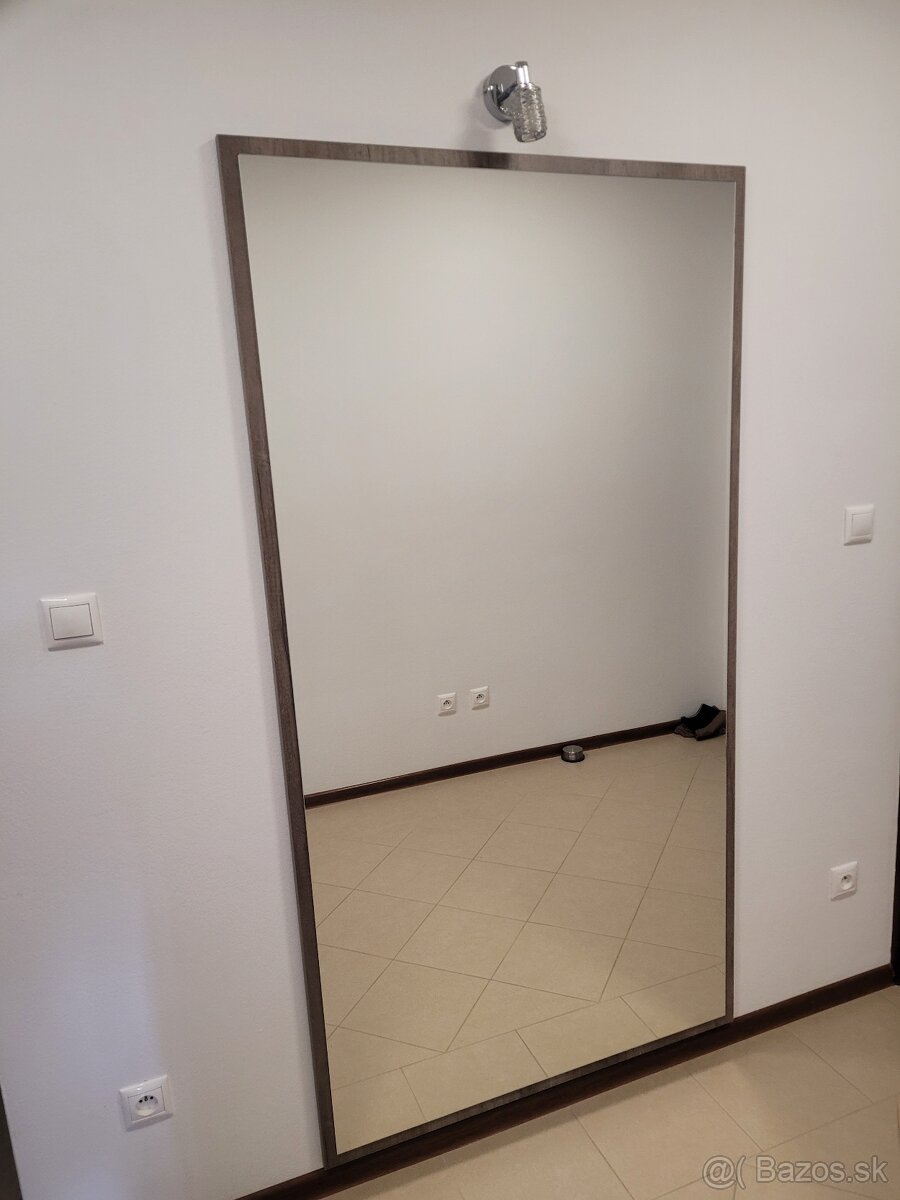 Zrkadlo na stenu