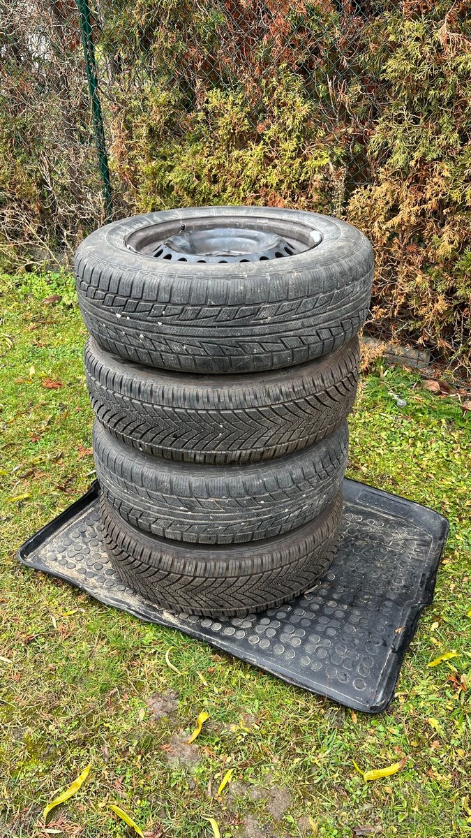 215/65 R16 zimne pneu + plechove disky 5x114,3