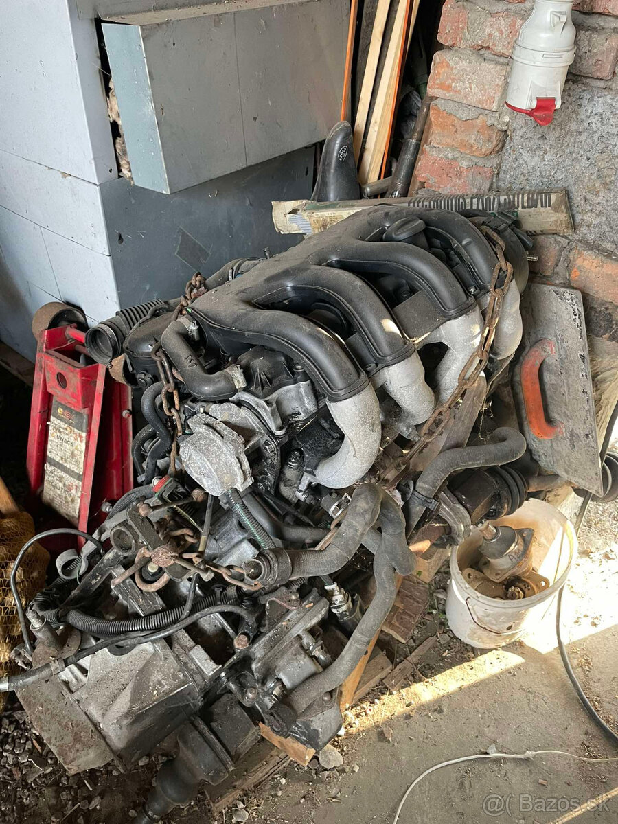 Motor Peugeot 1.9 d hladký
