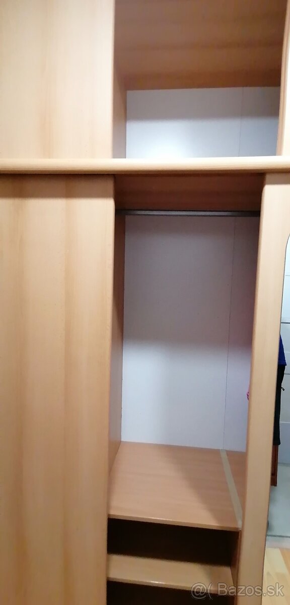 Darujem skriňu