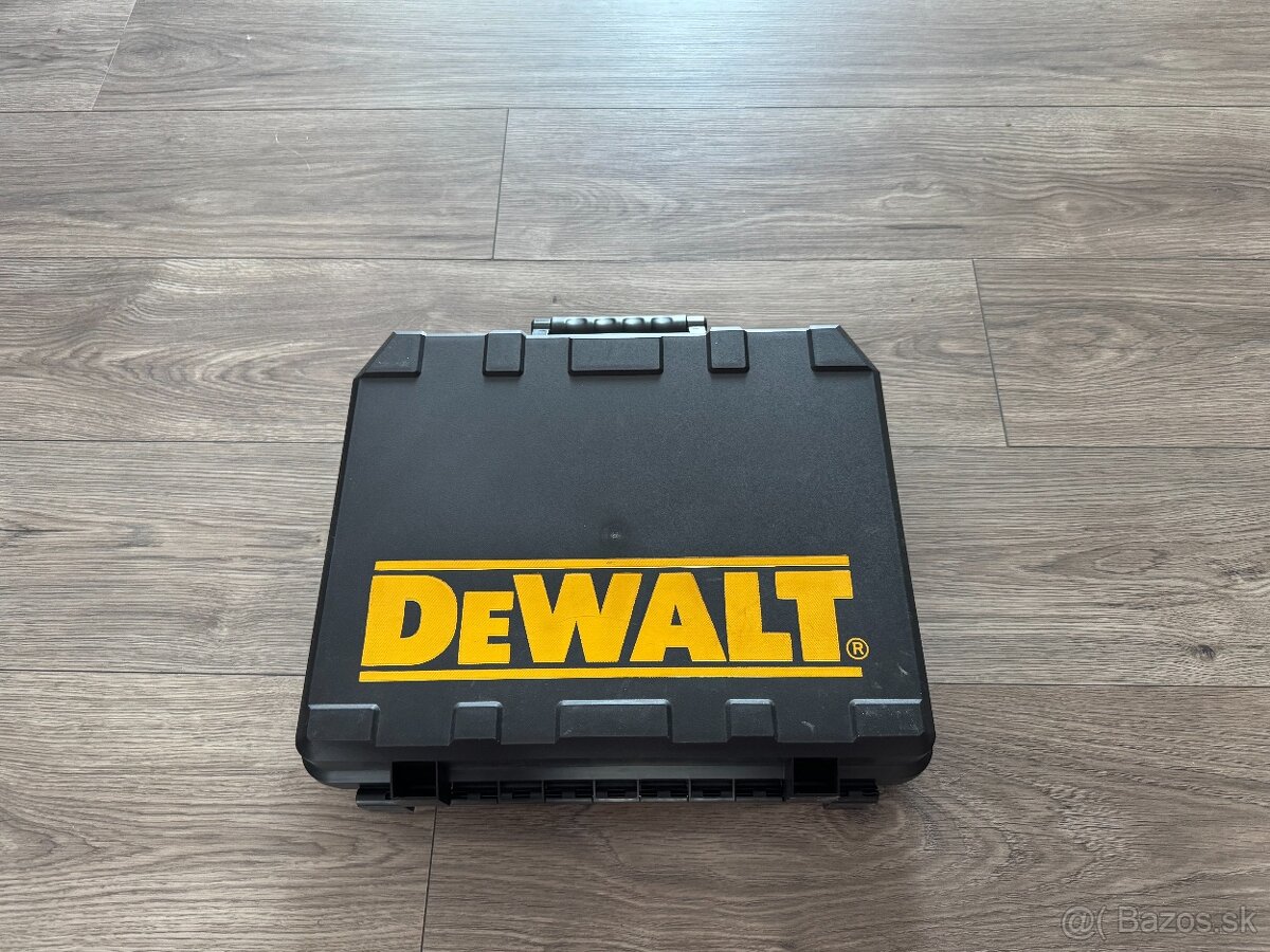 Dewalt kufrík