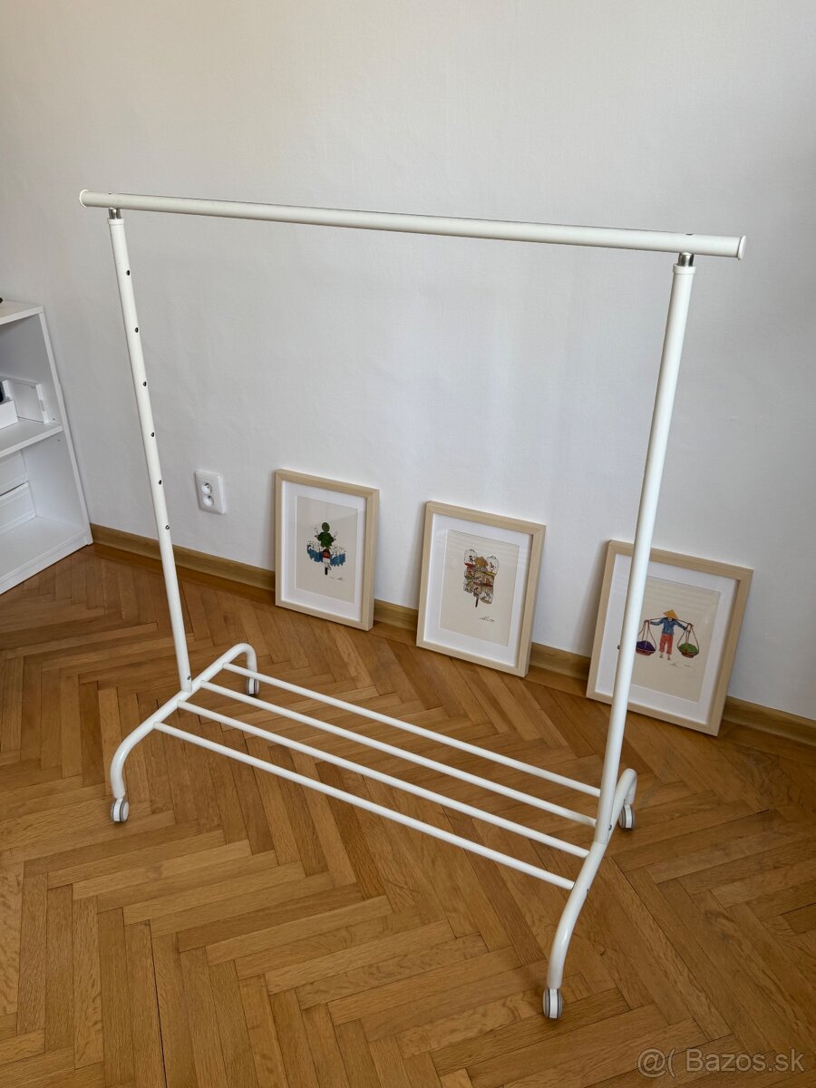 Vešiak na šaty Ikea Rigga, štender