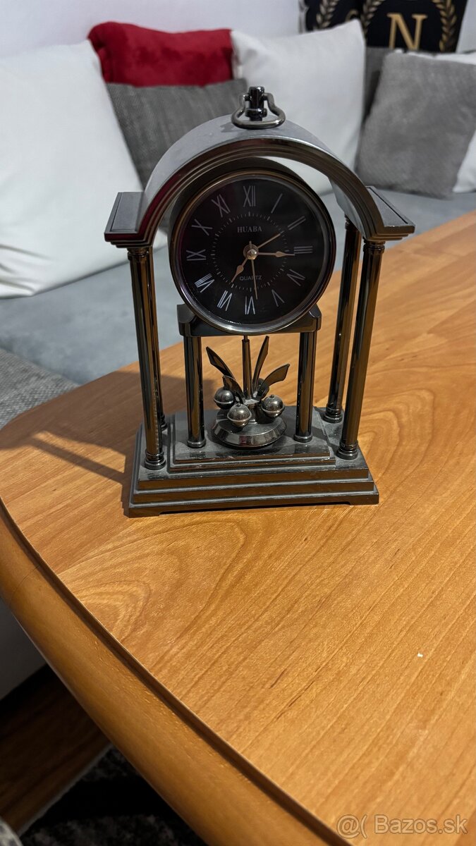 Stolové kyvadlové hodiny