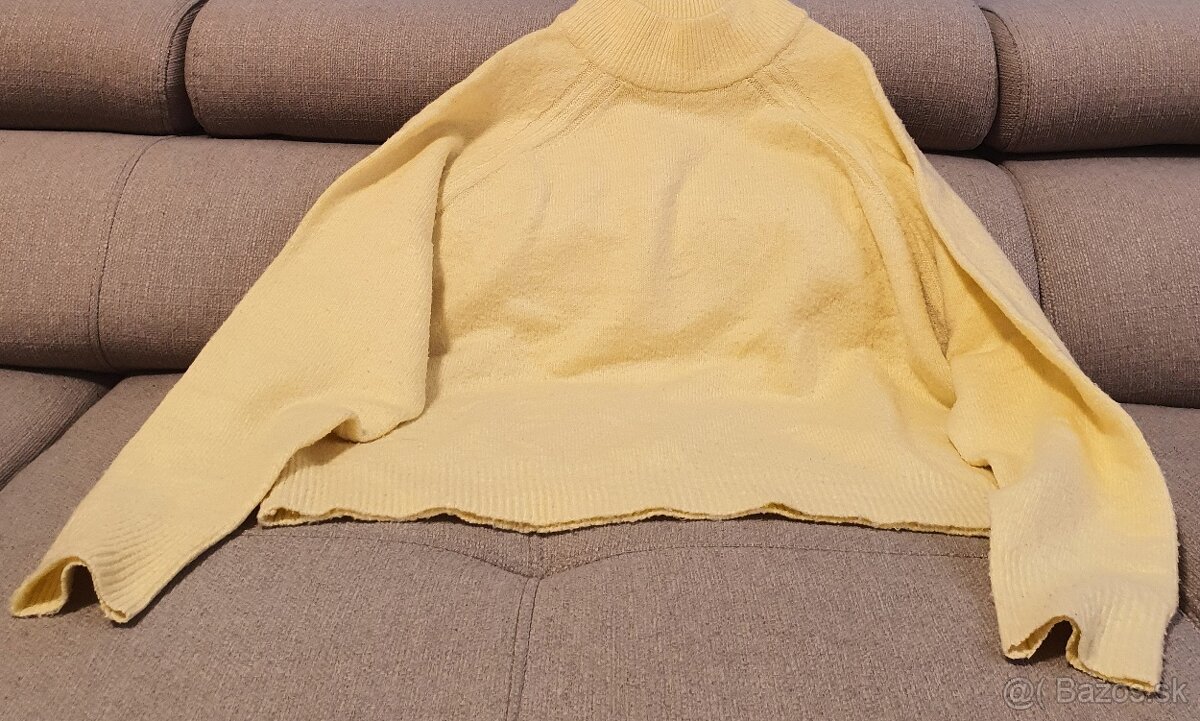 PREDAJ - SVETER S VYSOKÝM GOLIÉROM