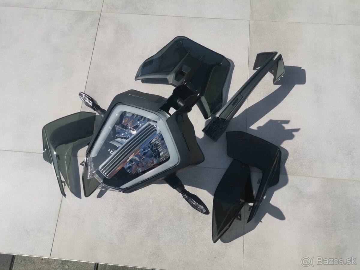 KTM 890 Adventure R predne svetlo