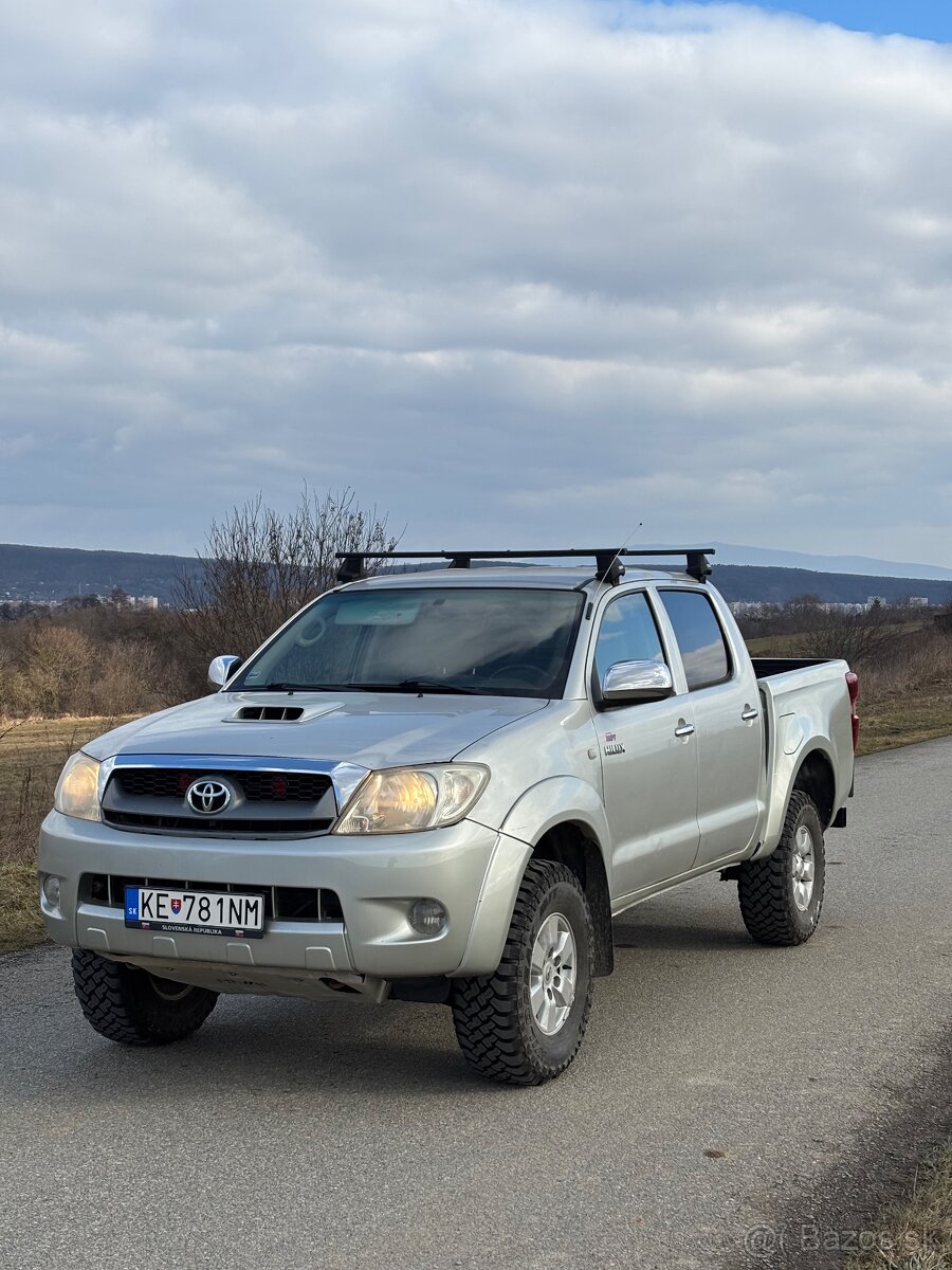 Toyota Hilux 2009 2.5d 4x4 REZERVOVANE DO 9.6