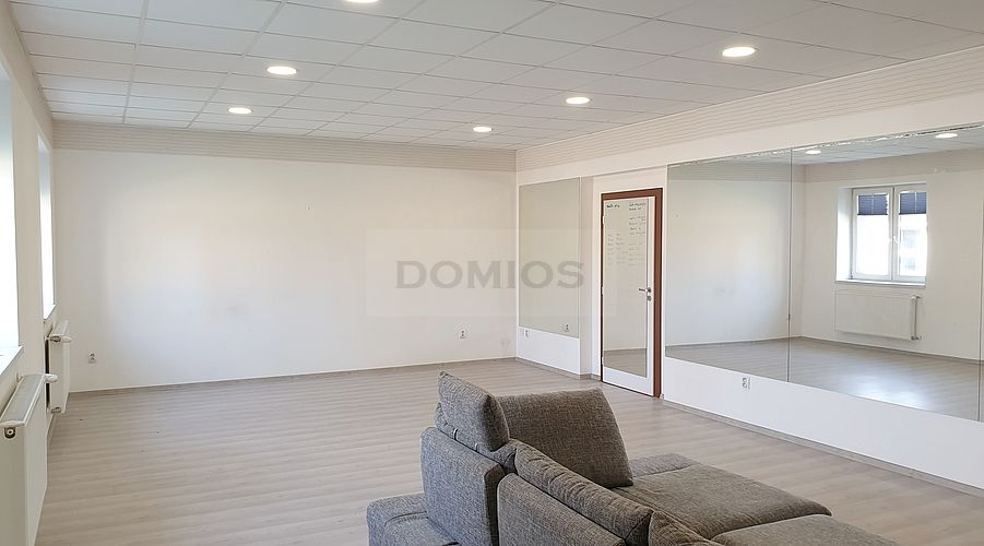 Kancelária / obchod / služby (47,90 m2, klim, parking, KE-J)