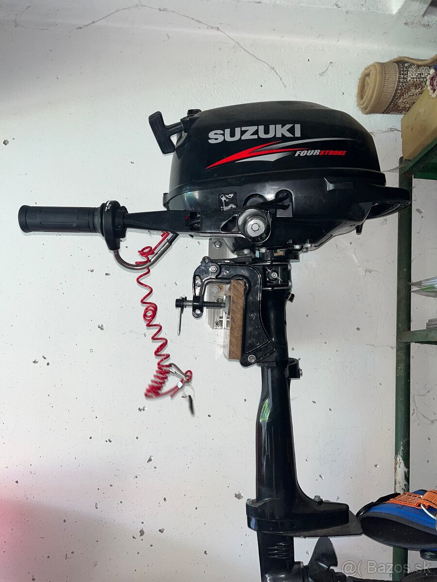 Lodný motor Suzuki 2,5