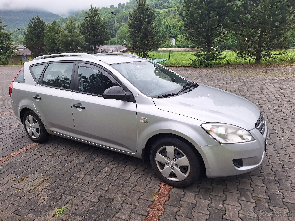 Kia Ceed combi 1.4 benzin 77 kw rok 5/2008 180000 km