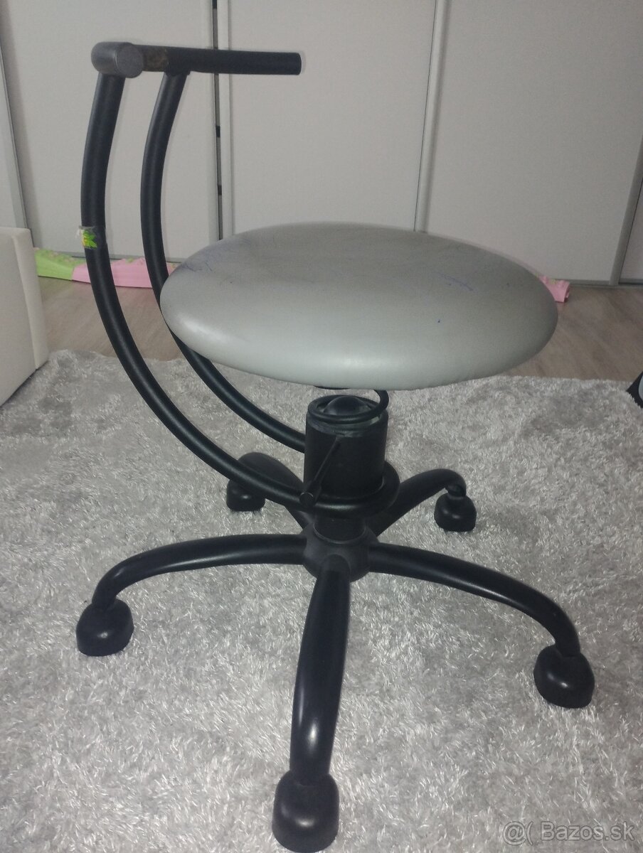 Ergonomická kancelárska stolička