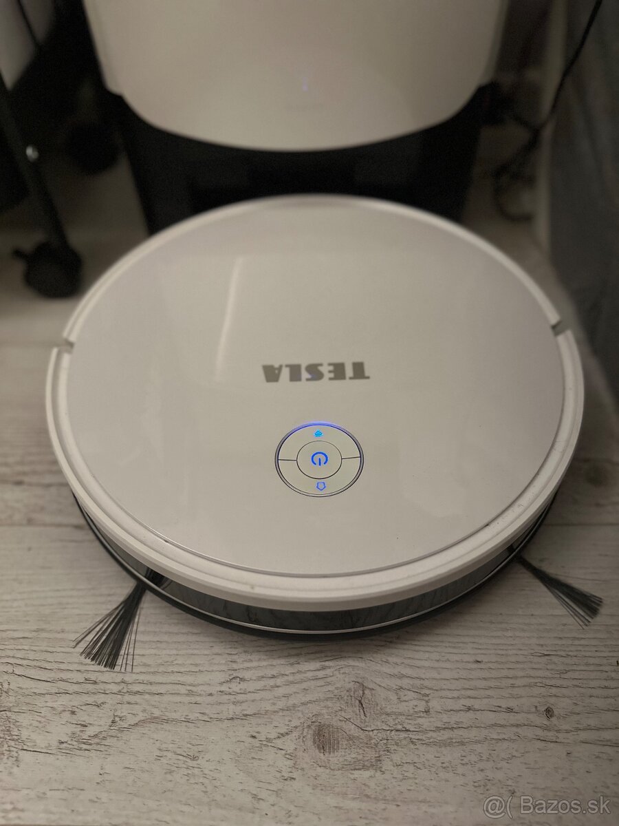 robotický vysávač Tesla Robostar IQ400+