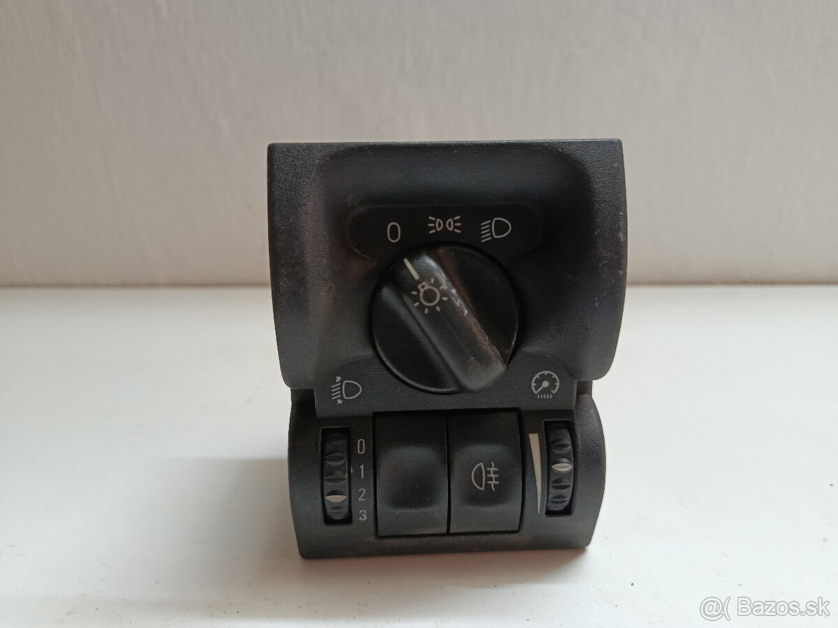 Vypínač svetiel Opel Vectra B 90569813 20€