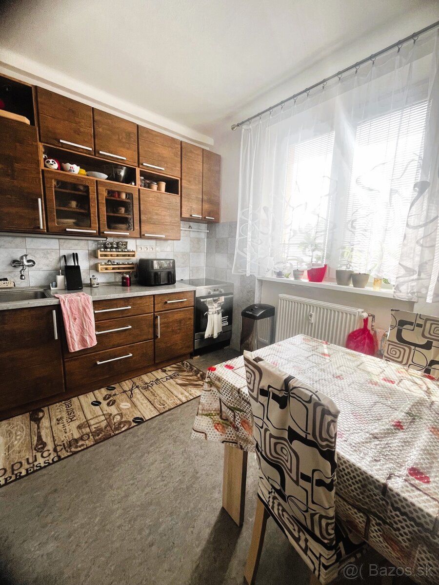 Slnečný,veľký a pekný 3 izb. byt s balkónom, Tlmače - Lipník