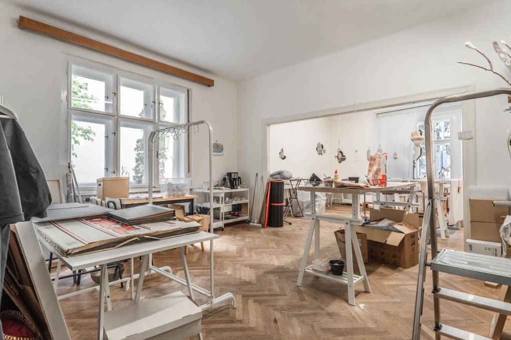 Priestranný veľkometrážny byt s historickým šarmom v Starom