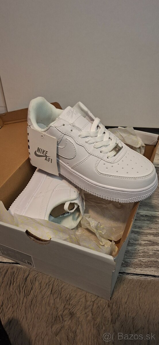 Dámske Nike Air Force 1 - veľkost 38