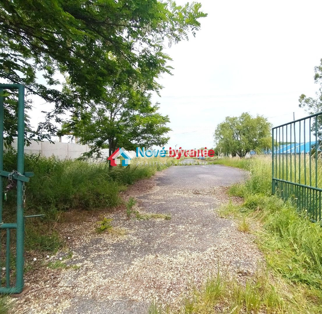 Predaj, 2 podn. pozemky s halou, vážnicou a IS – Malé Krškan