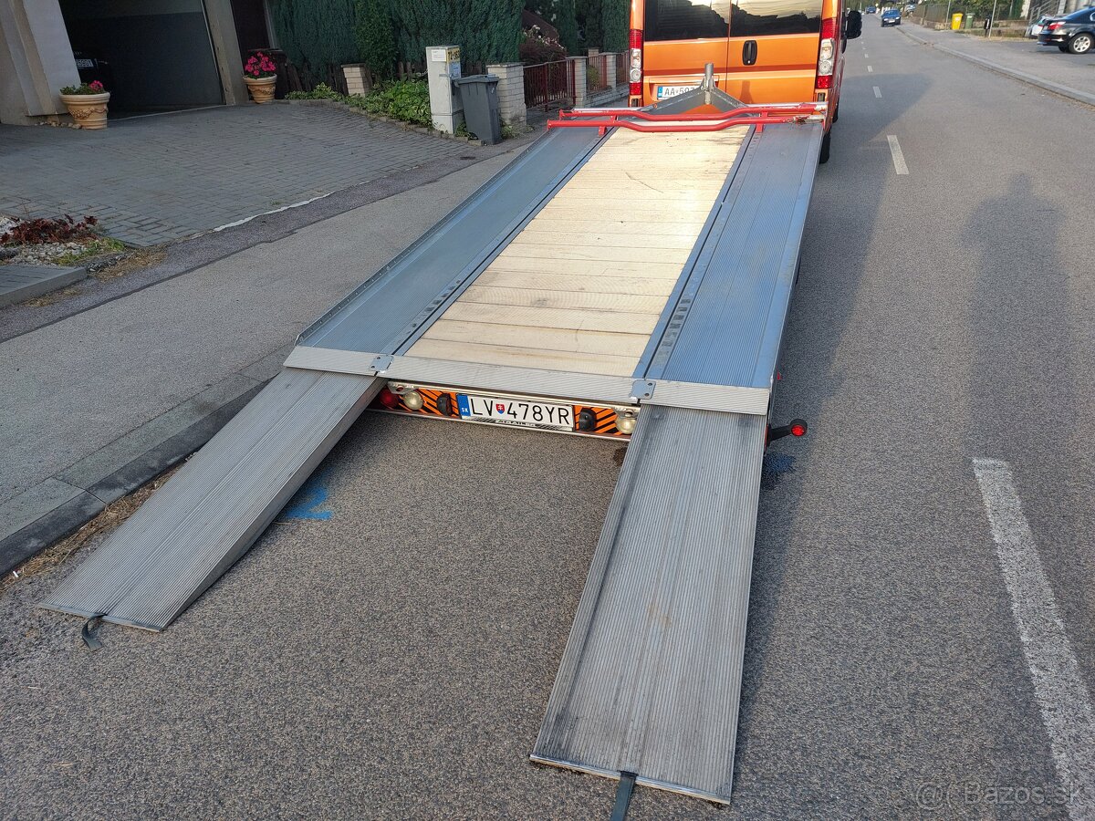 Z TRAILER AT 27 20 41.