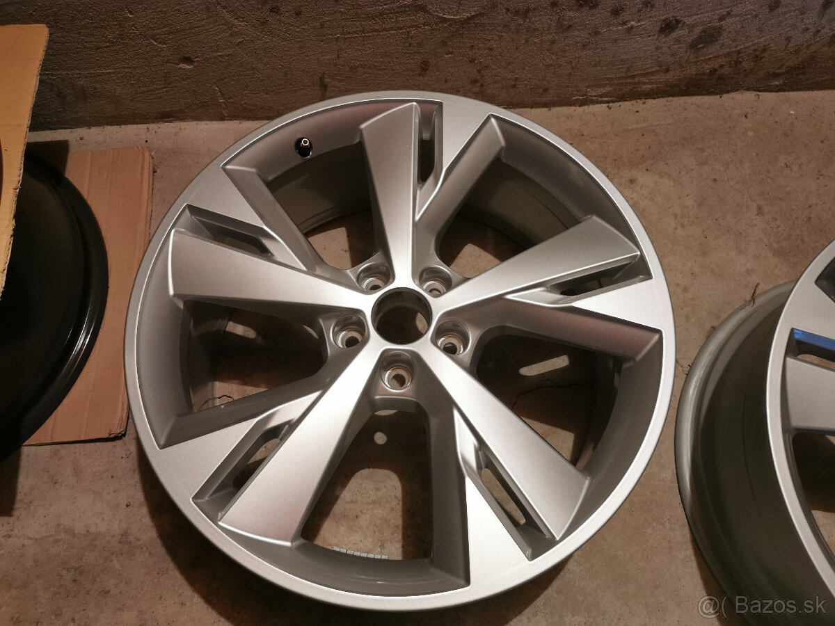 NOVÁ SADA - Audi Q4 e-tron - originál 20" alu disky