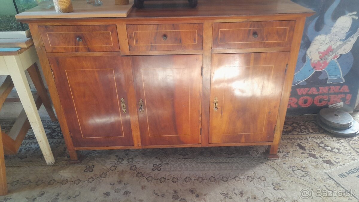 Starožitná komoda