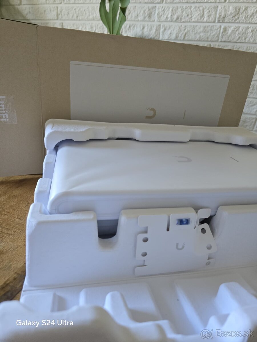 Predám Ubiquiti UniFi U6 Mesh Pro