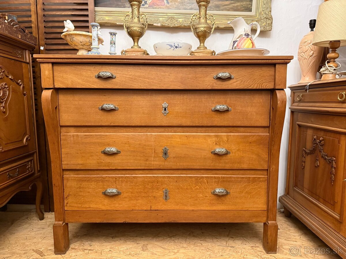 Dubová veľká komoda šuflíková