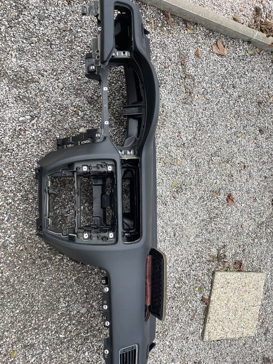 Palubná doska vw jetta mk6