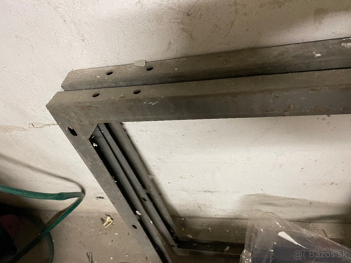 PEVNY KOVOVY REGAL 2,25 m