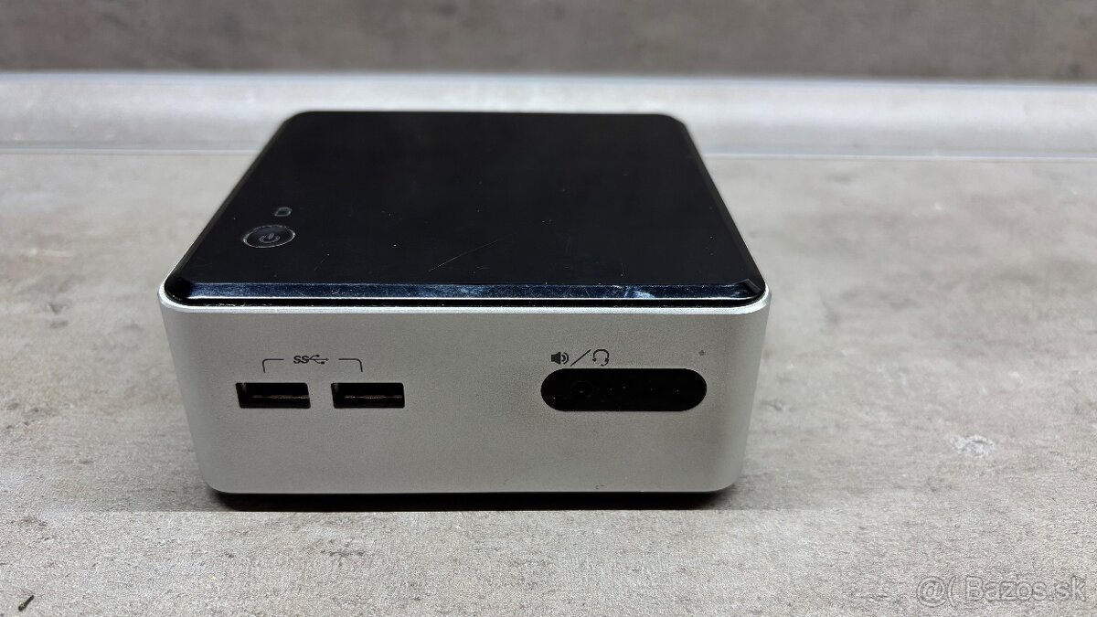 Mini počítač Intel NUC
