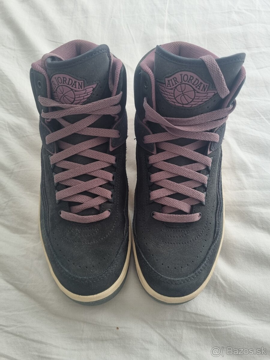 Nike Air Jordan 2 Retro