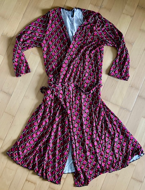 Nove zavinovacie saty 38 M
