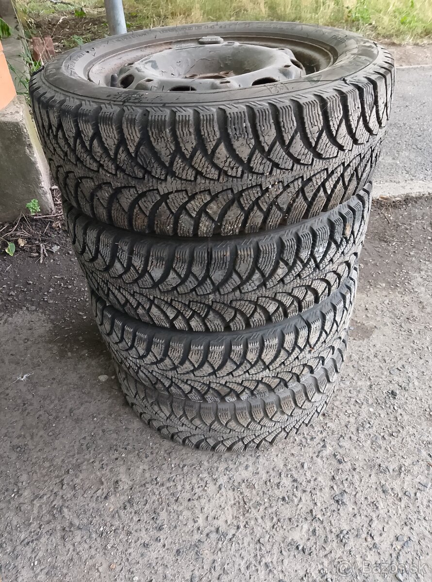 Predám Celoročné Pneumatiky Na plechové disky 5x100 R14