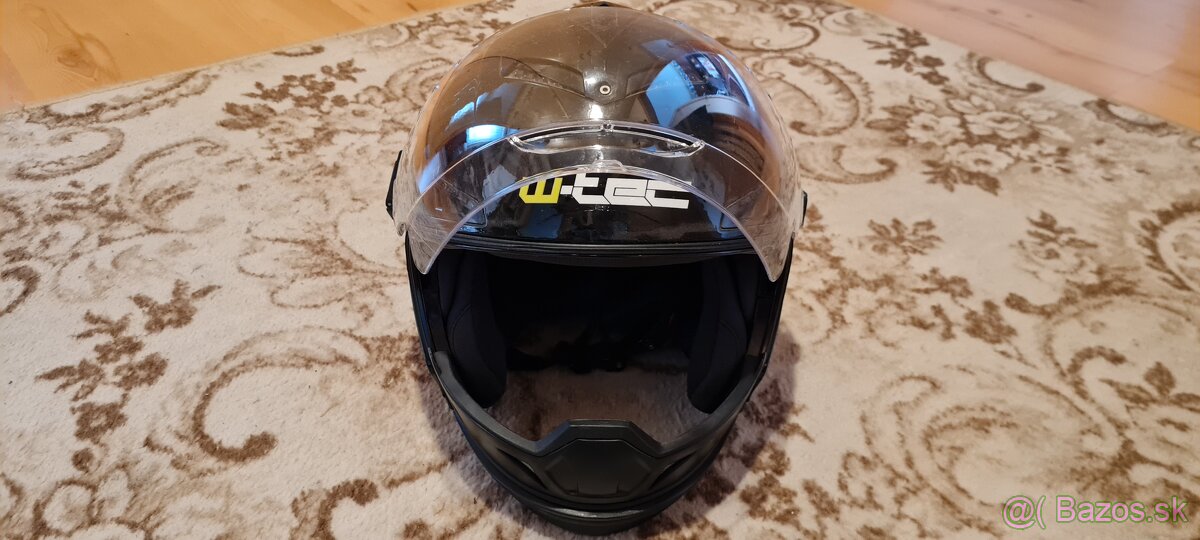 Predme helmu, prilbu na motorku W-tec